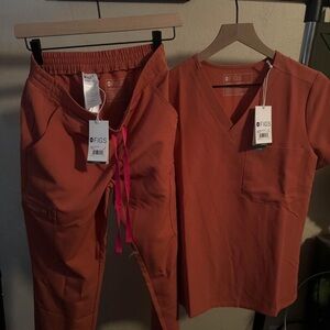 Figs BNWT scrub set XS top and S bottoms